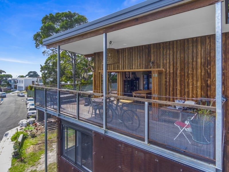 THE BUNDEENA CONTAINER HOUSE