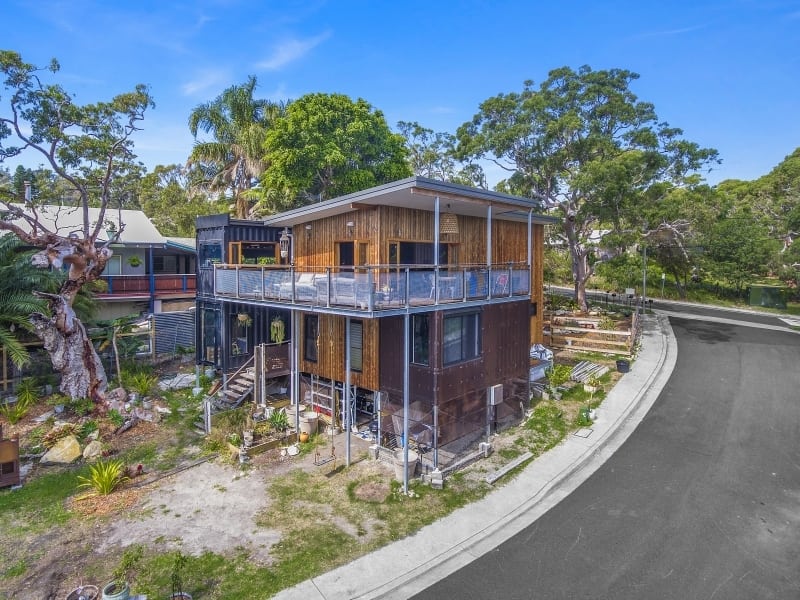THE BUNDEENA CONTAINER HOUSE
