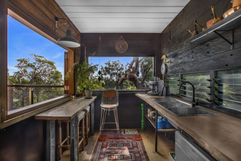 THE BUNDEENA CONTAINER HOUSE