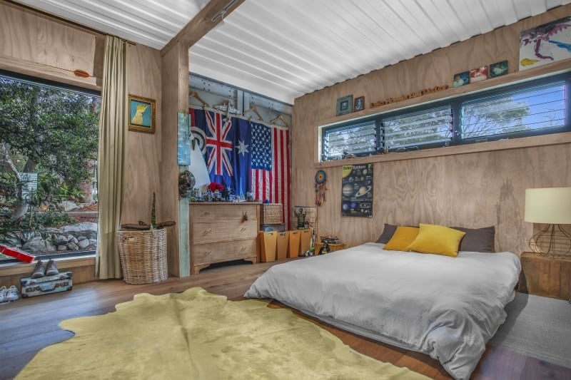 THE BUNDEENA CONTAINER HOUSE