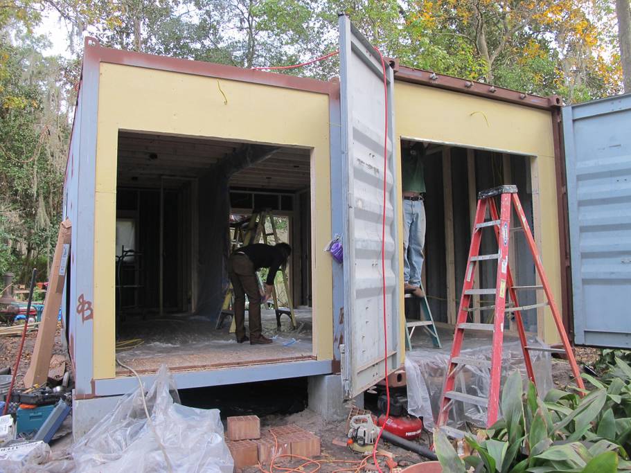 CAJA VERDE CONTAINER RESIDENCE