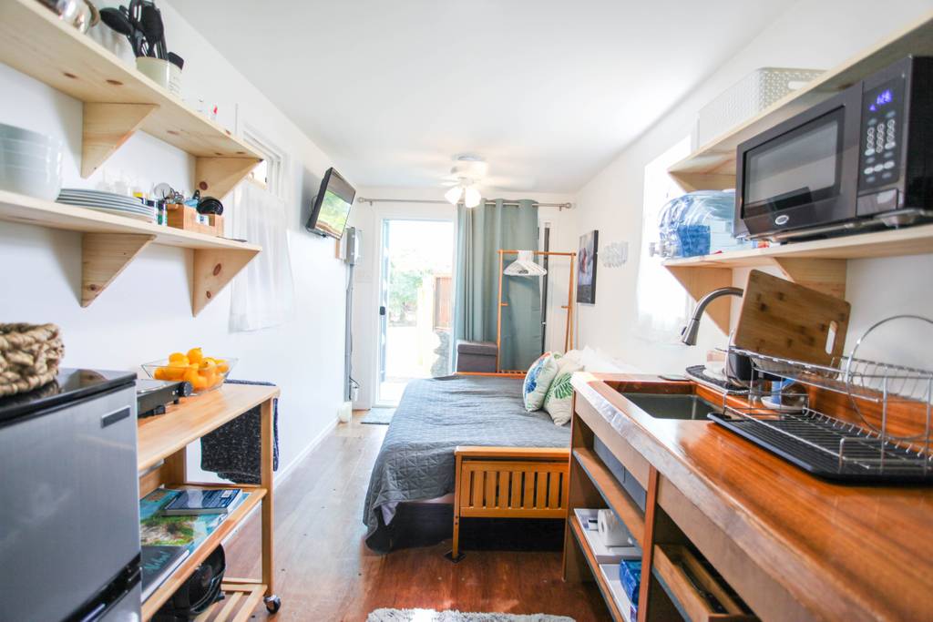 PAHOA TINY CONTAINER HOME