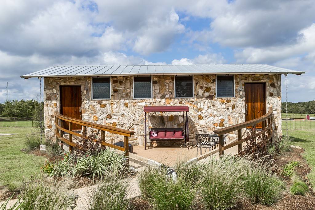 BEN’S DAIRY BARN cabin