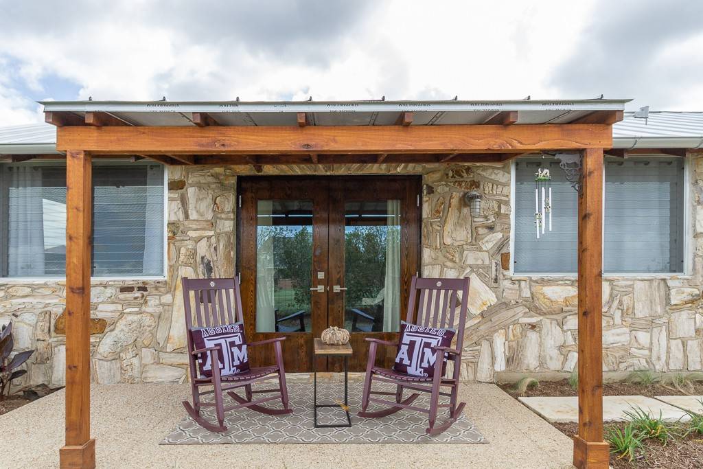 BEN’S DAIRY BARN cabin