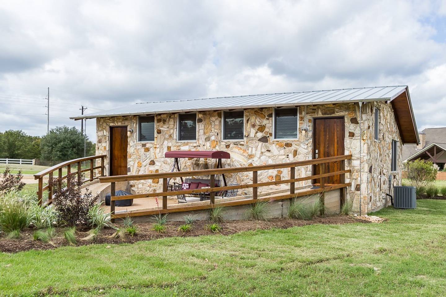 BEN’S DAIRY BARN cabin