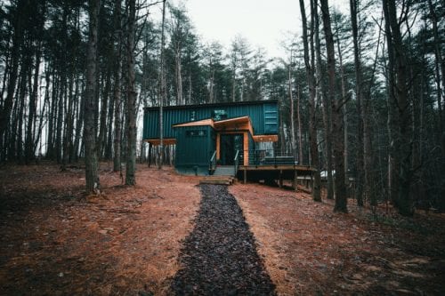 THE BOX HOP SHIPPING CONTAINER CABIN