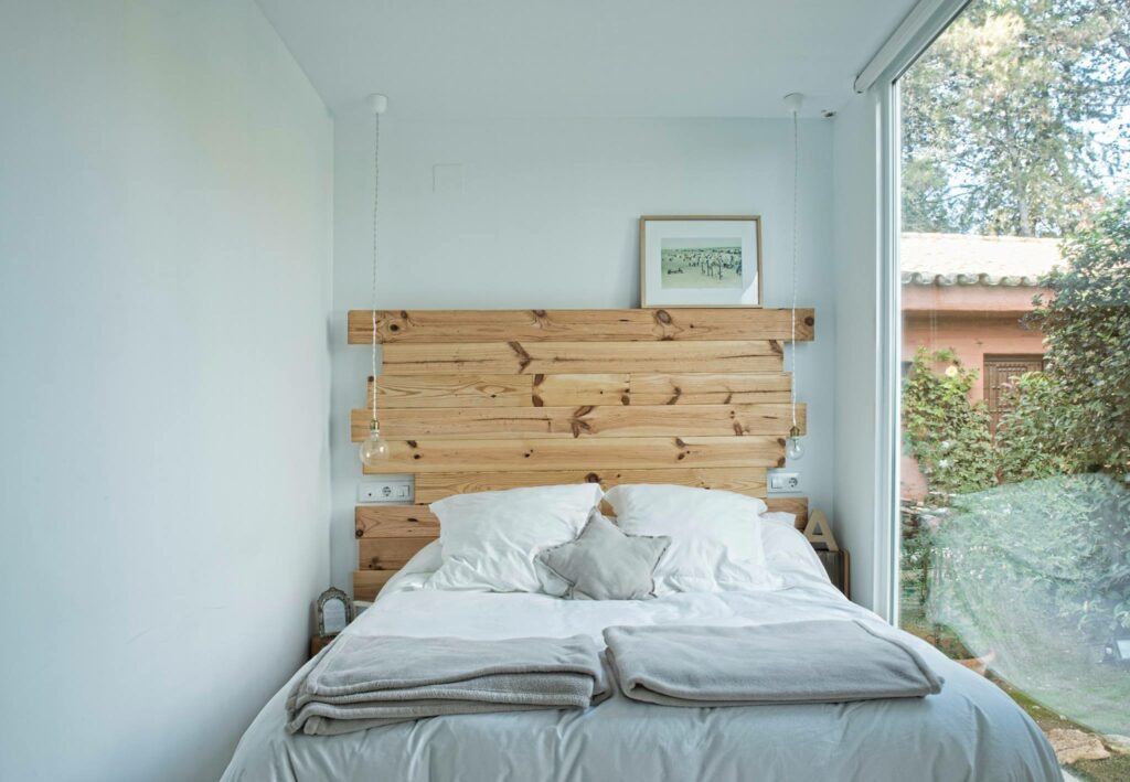 Bed with wooden planks headboard